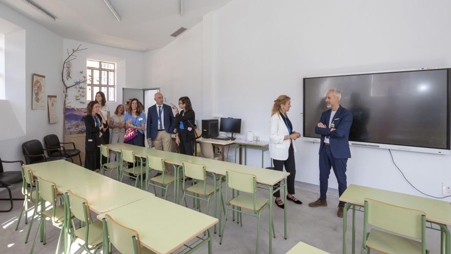 El consejero de Educación visita el CEPA de Berria, en el centro penitenciario de El Dueso