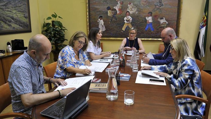 Vox asegura que entrará en la Mesa de la Asamblea de Extremadura por su pacto de gobierno con el PP