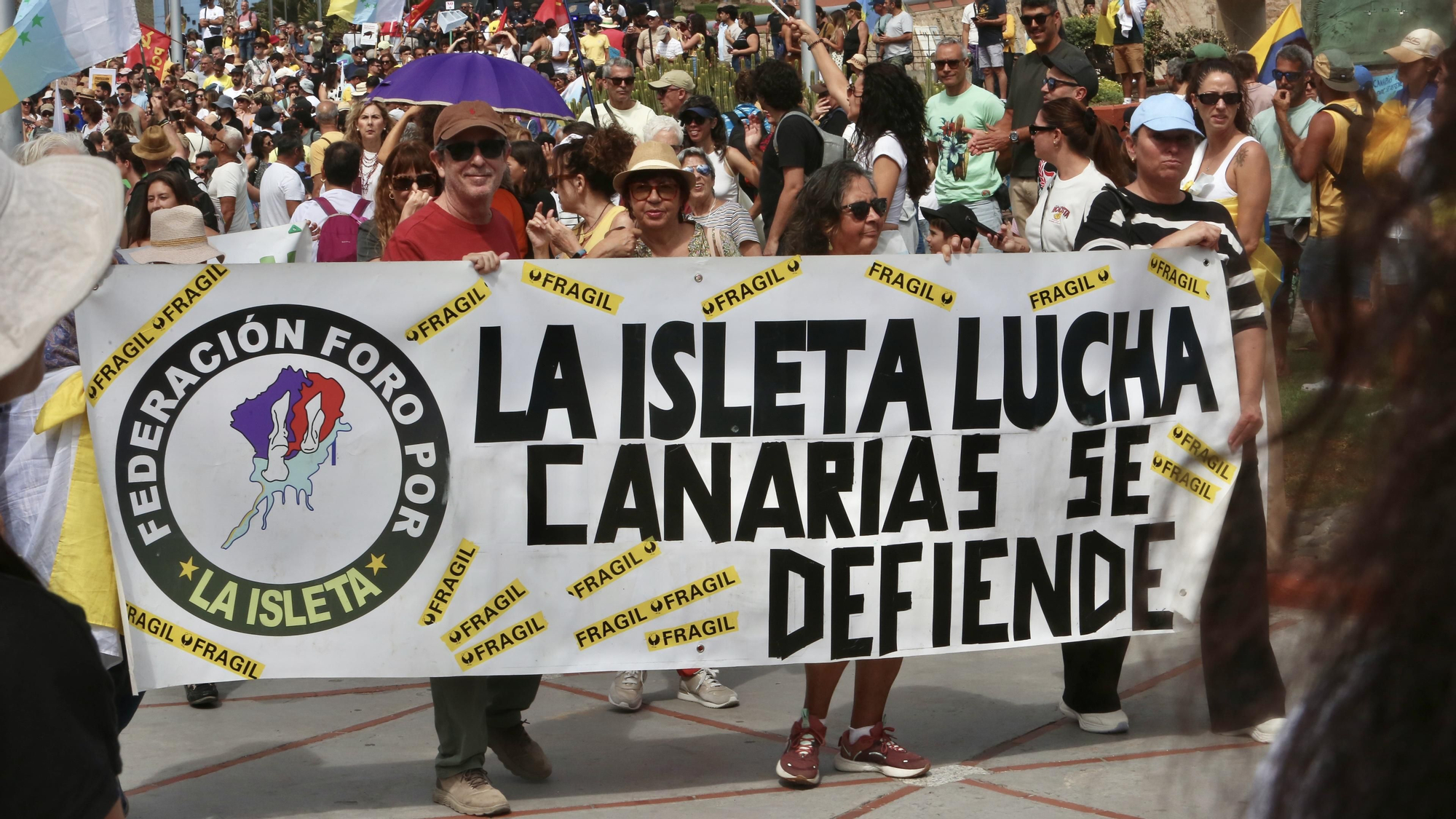 Manifestación en Gran Canaria bajo el lema 'Canarias tiene un límite'