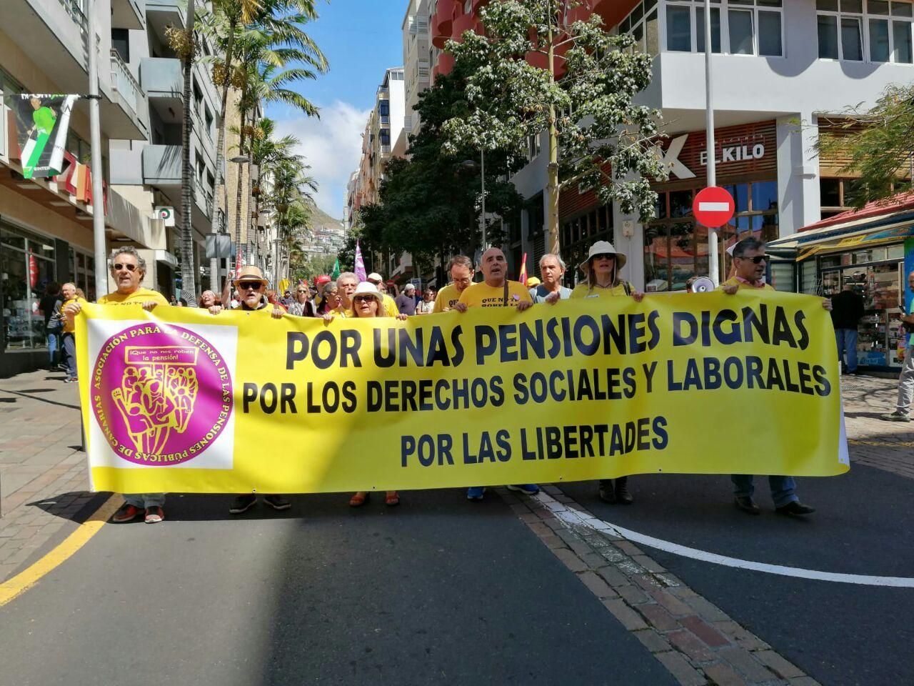 Manifestación del Primero de Mayo en las calles de Santa Cruz de Tenerife