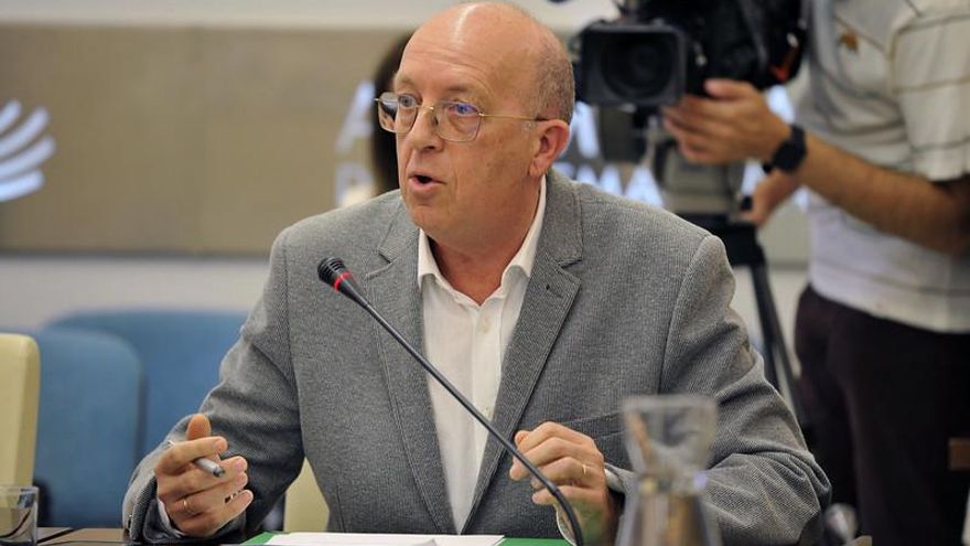 La Junta enfría la esperanza de los interinos: tendrán que pasar por un proceso de estabilización para ser fijos