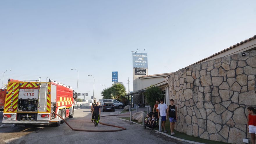 Desalojan a cien personas de un hotel por el incendio de una nave en Getafe (Madrid)