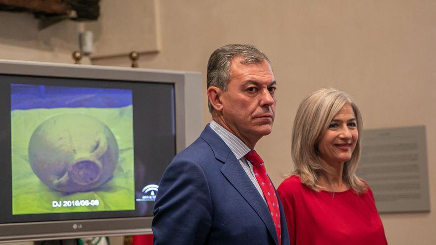 El PP de Sevilla y el regional abren otro frente por la elección del candidato a la capital