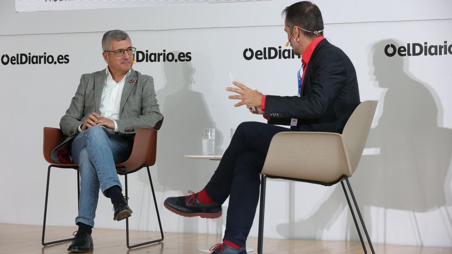 Hugo Morán, in a moment of the interview within the framework of the IV Conference on Circular Economy and Renewable Energies of elDiario.es
