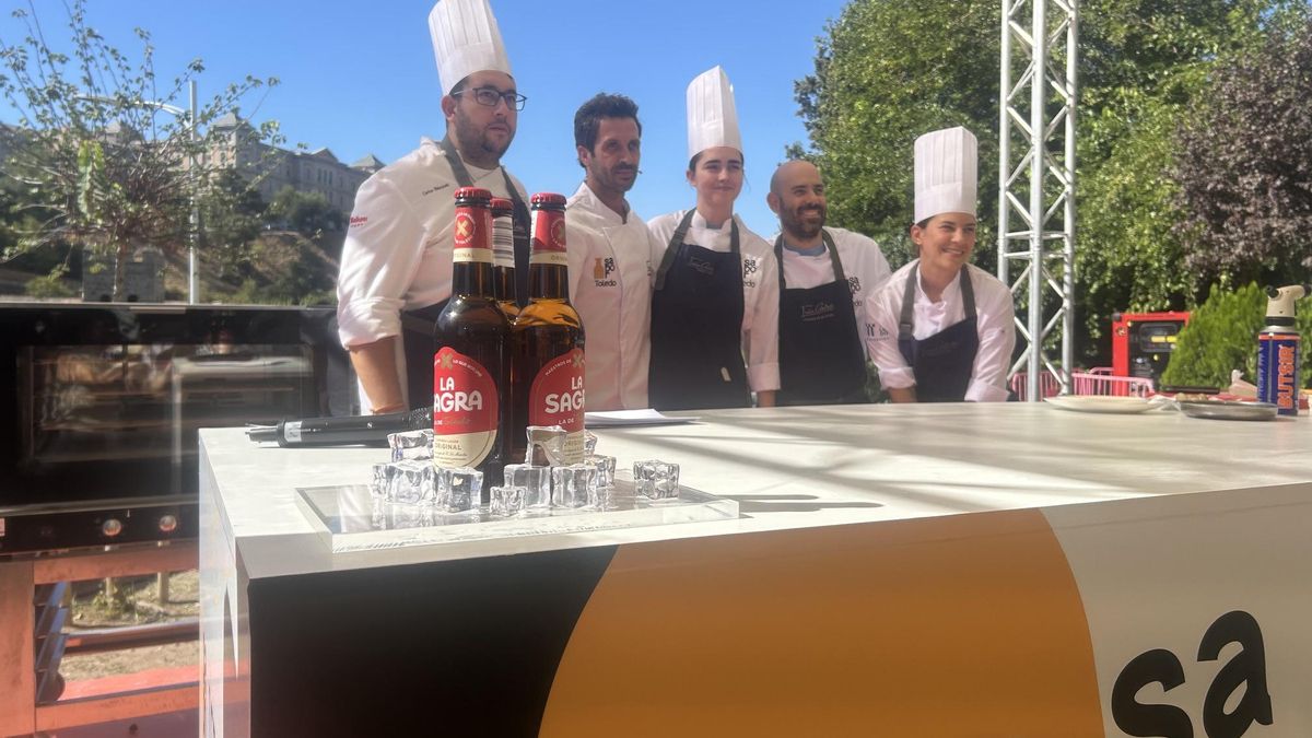 Todo el equipo antes de comenzar a cocinar