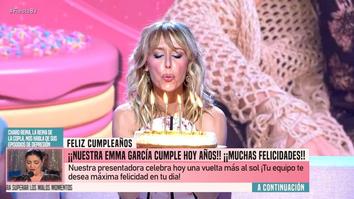 Emma García con su tarta de cumpleaños en 'Fiesta'