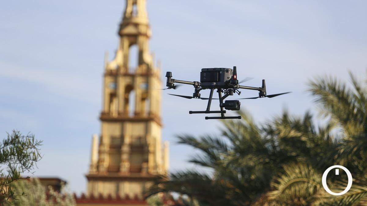 Dispositivo de vigilancia aérea de la Policía Nacional en feria