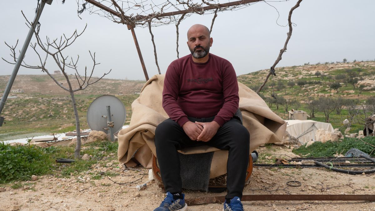 Colonos israelíes atacan la casa del codirector del documental que ganó el Oscar y hieren a su hermano