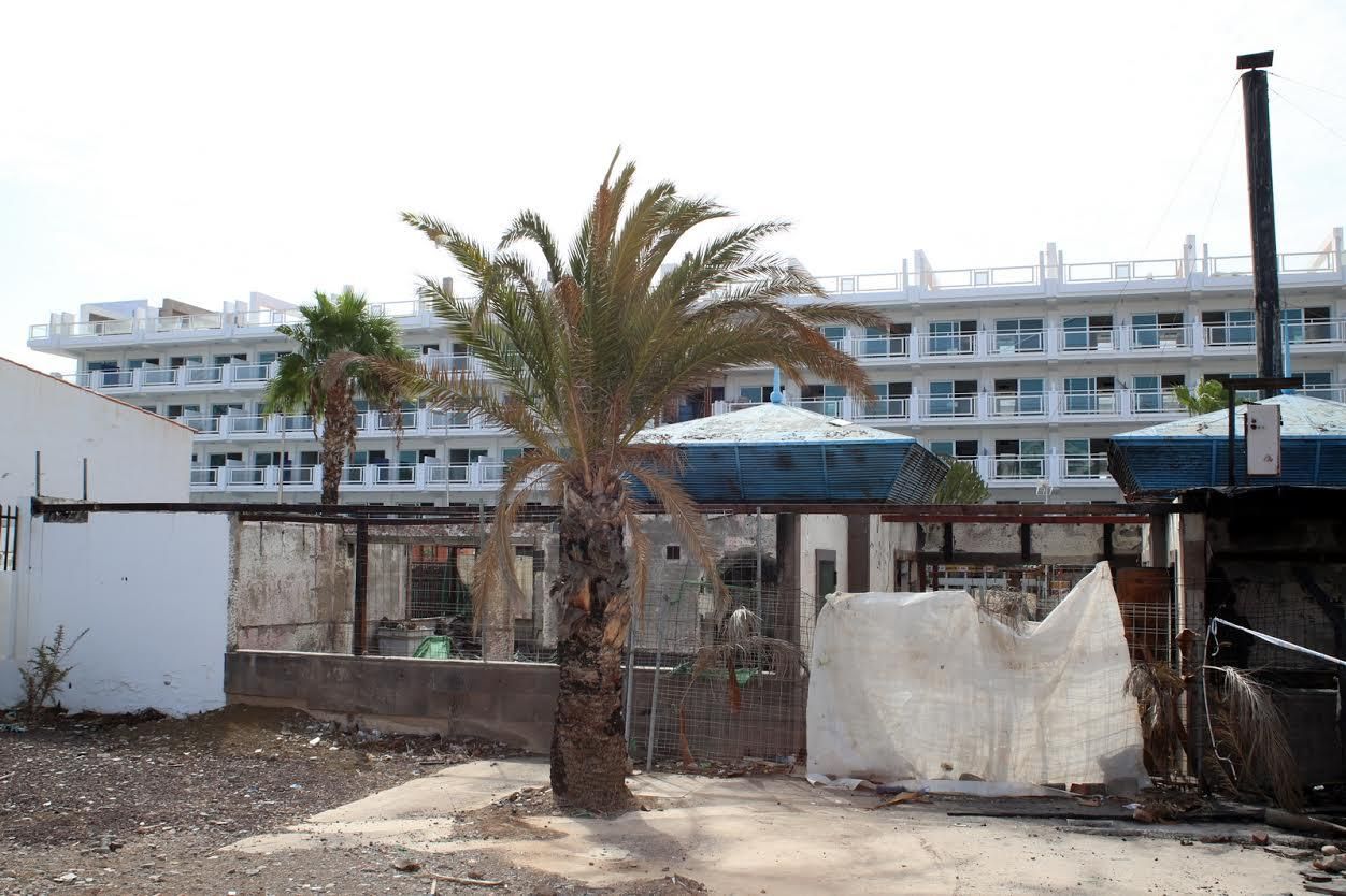 Abandono del Parque Europeo, en Playa del Inglés. (ALEJANDRO RAMOS)