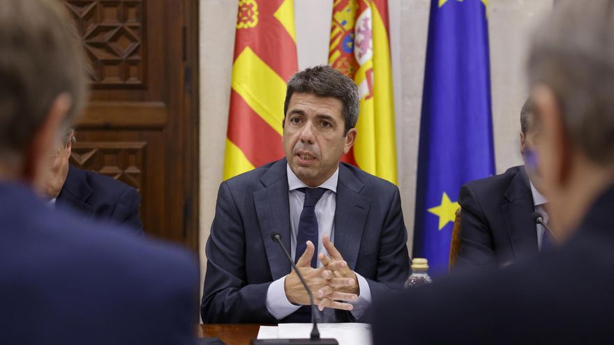 Mazón intenta cerrar la crisis con la depuración de la mitad de su equipo de Emergencias y no asume ningún error propio