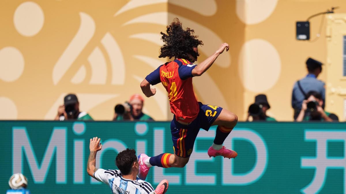 ¿Por qué no podemos reírnos con Cucurella?