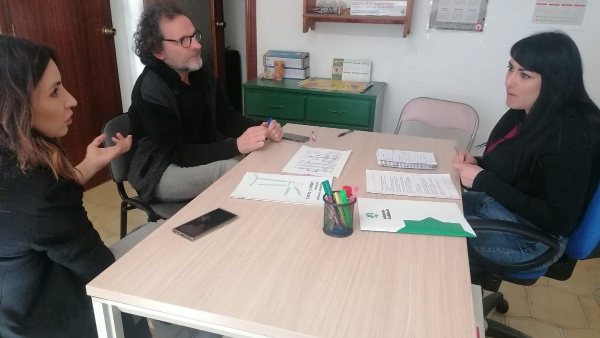Orientadores laborales de Andalucía se plantan contra la Junta por sus empleos "precarios": "¿Quién ayuda al que ayuda?"