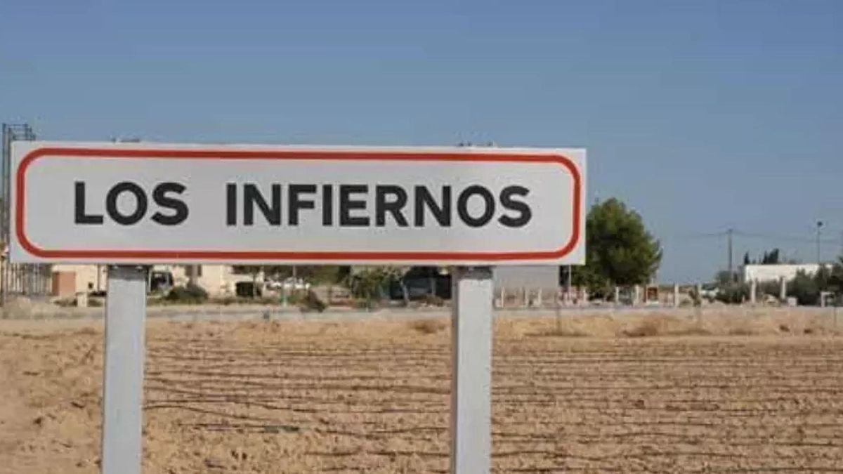 Cartel que uno encuentra al llegar a la localidad murciana