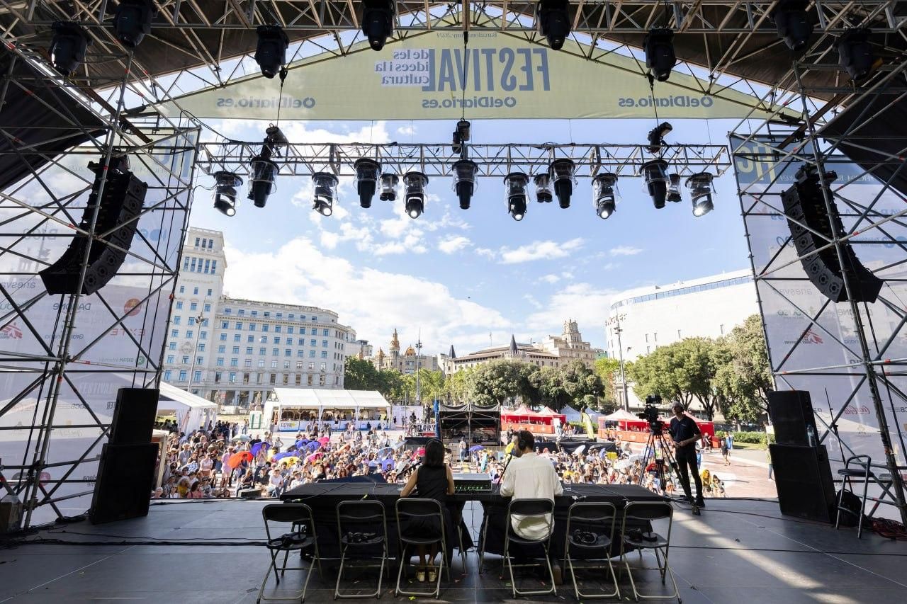 Juanlu Sánchez durante la grabación en directo de Un tema Al día en el FIC que se celebró en Barcelona
