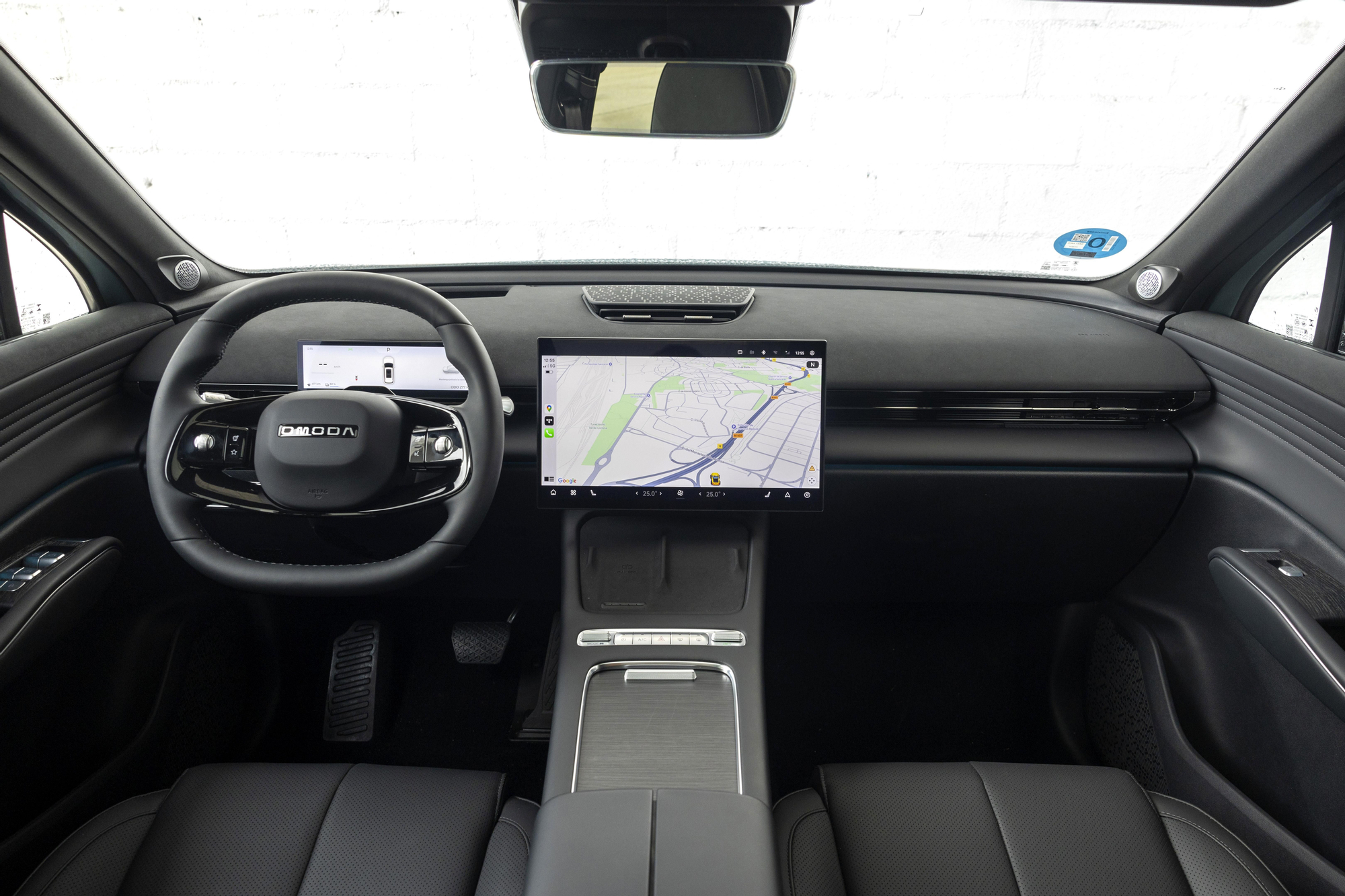 Casi todas las funciones del vehículo se concentran en la pantalla de 15,6 pulgadas.