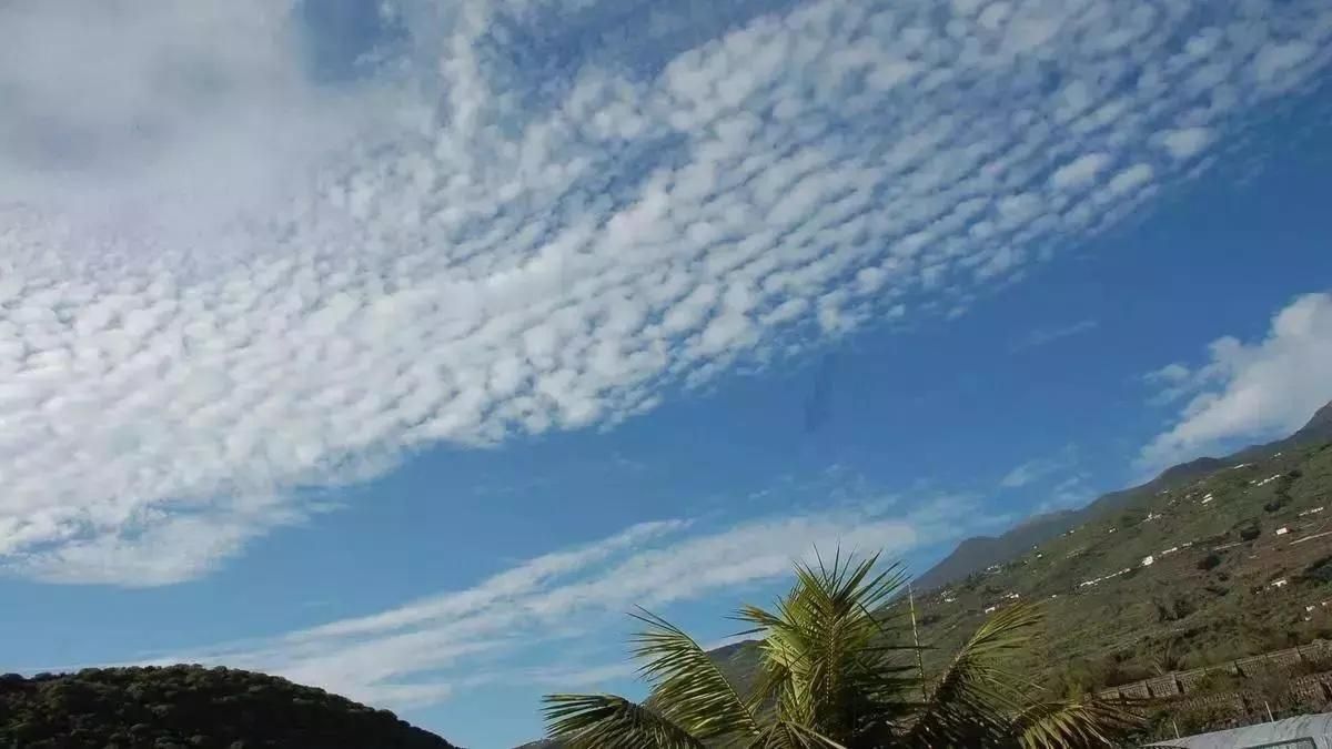 Intervalos de nubes medias y altas este martes en el norte y este de La Palma