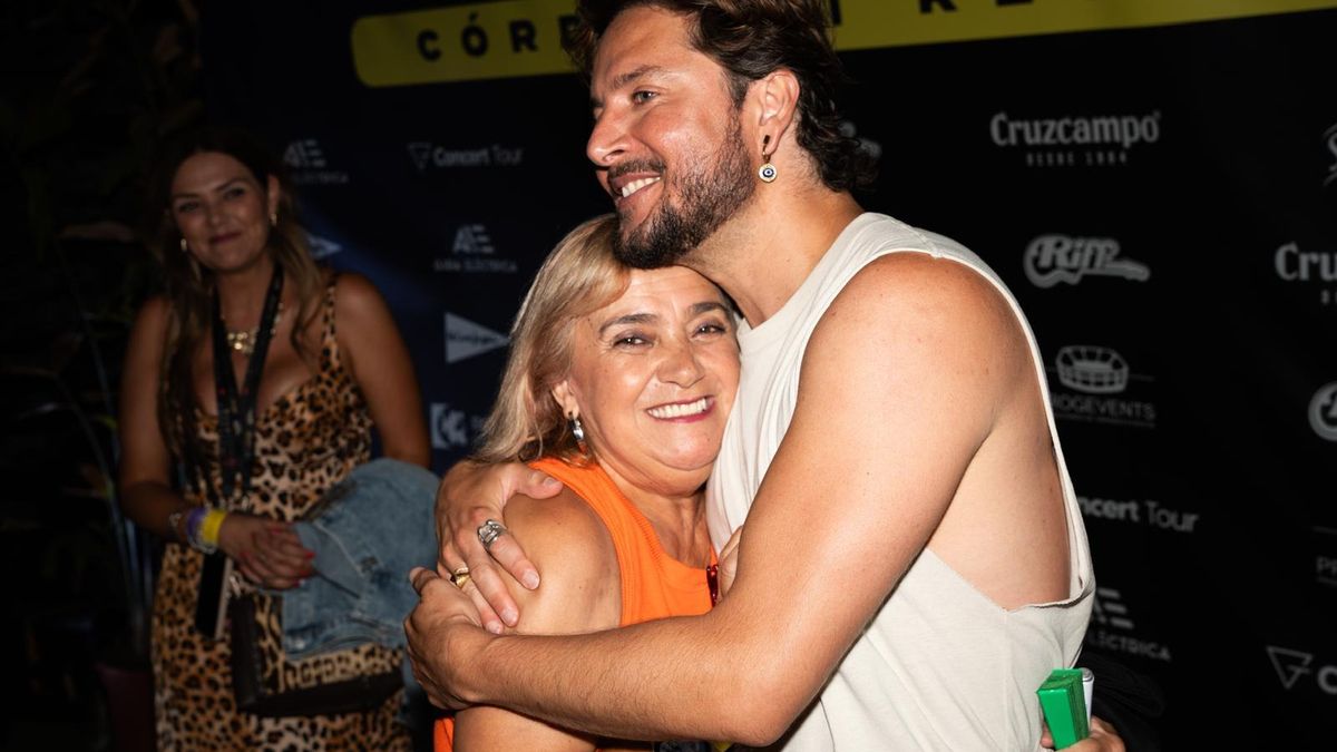 Andrea, junto a Manuel Carrasco.