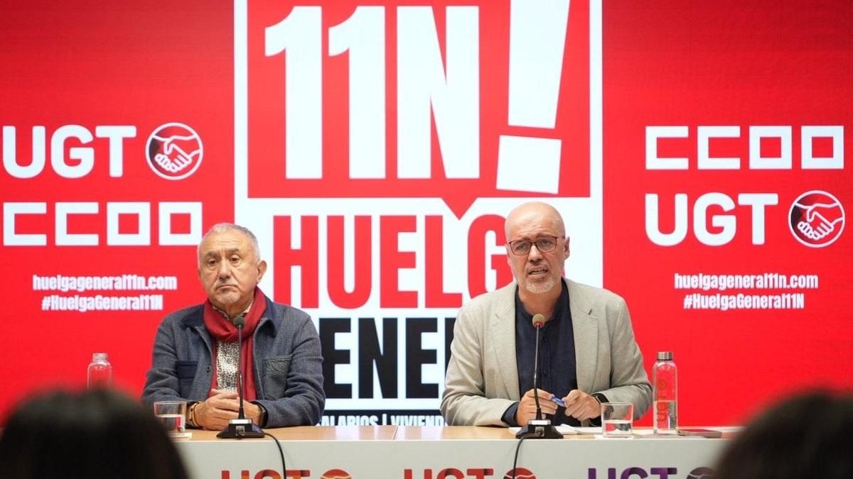 El secretario general de UGT, Pepe Álvarez, y el de CCOO, Unai Sordo, durante la rueda de prensa por la huelga del 11N.