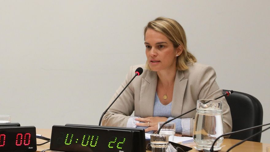 La concejala presidenta de los distritos de Usera y Moncloa-Aravaca, Loreto Sordo, interviene en la sexta sesión de la comisión de investigación por el presunto espionaje a la presidenta de la Comunidad de Madrid.