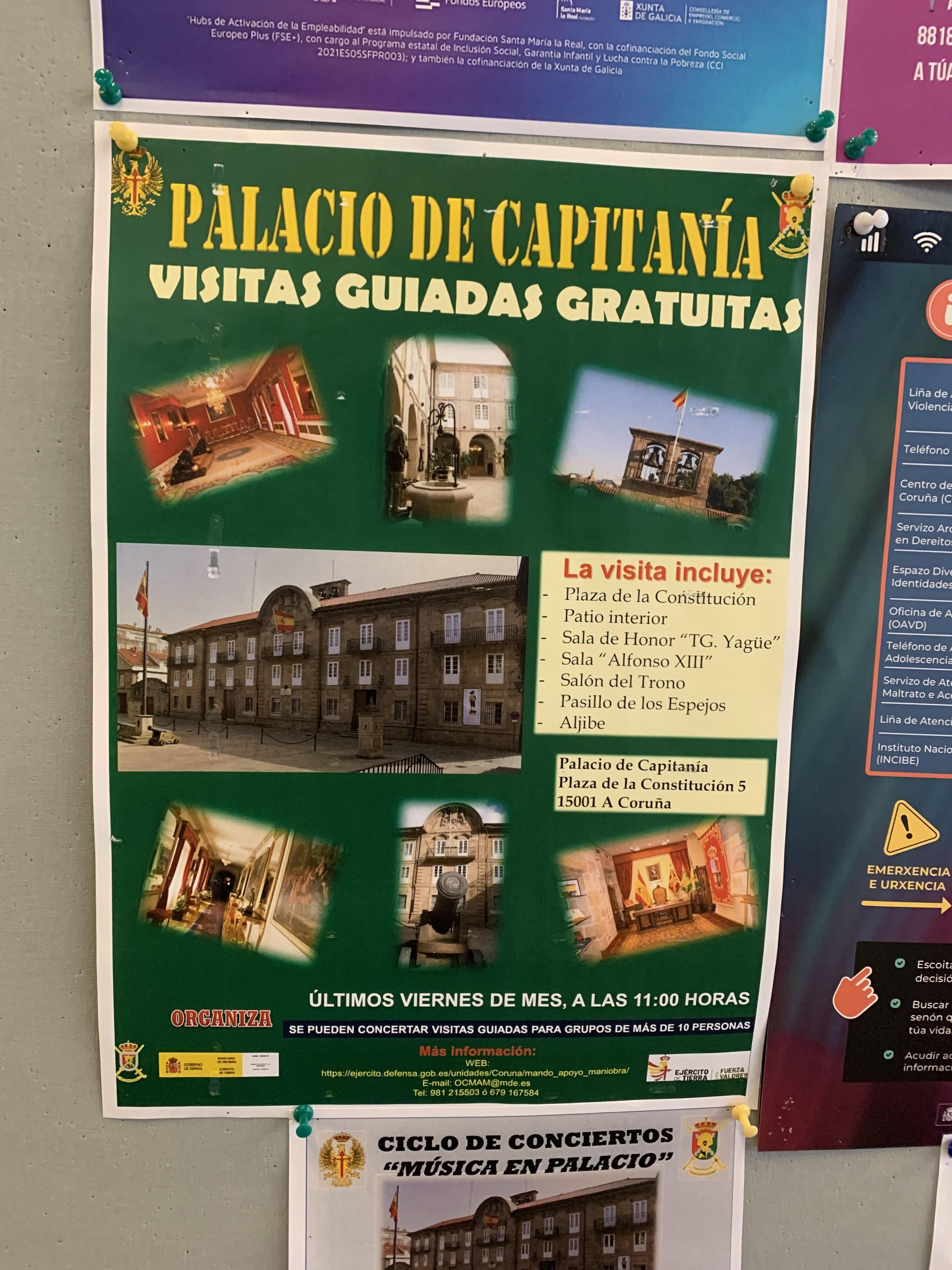 Cartel que anuncia visitas guiadas al Palacio de Capitanía de A Coruña, donde hay una sala dedicada al teniente general Juan Yagüe, el Carnicero de Badajoz