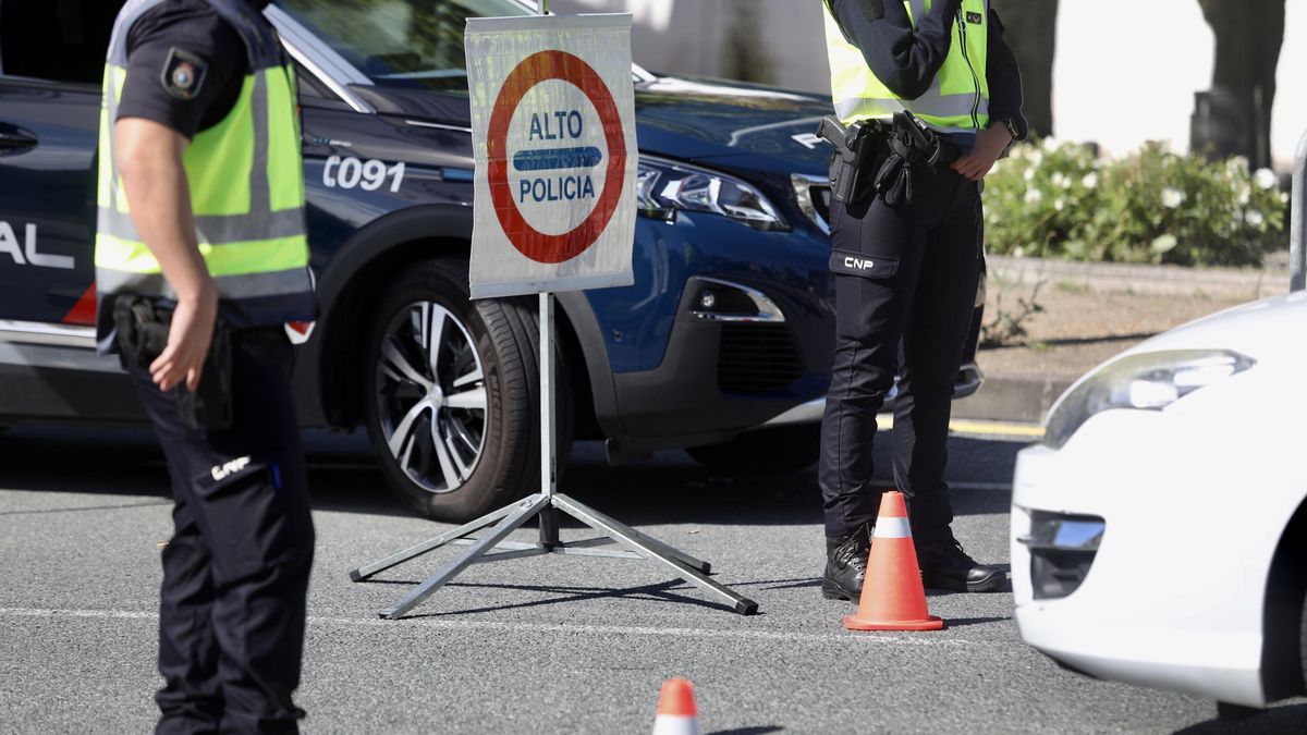La DGT pone el foco en las distracciones al volante: vigilará hasta el 12 de octubre esta común infracción