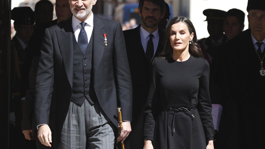 El Rey Felipe y la Reina Letizia a su llegada a la entrega del Premio de Literatura en Lengua Castellana “Miguel de Cervantes” 2024