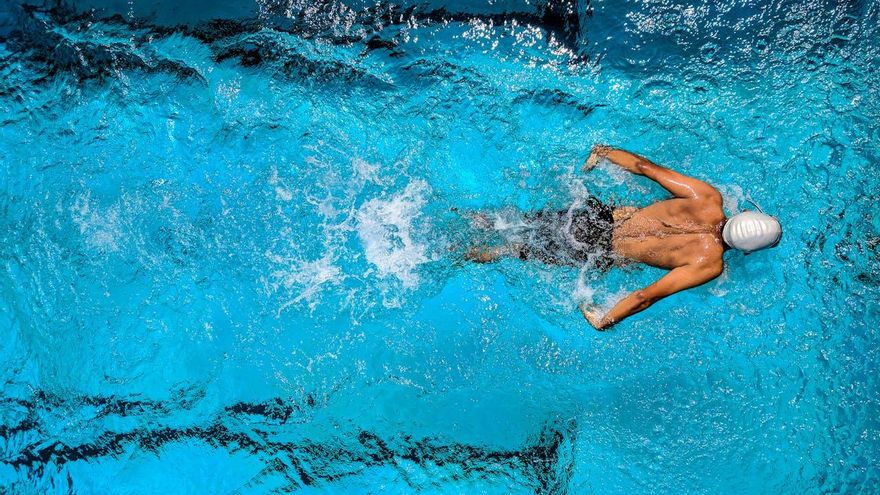¿De verdad la natación es el deporte más completo para conservarse en forma?