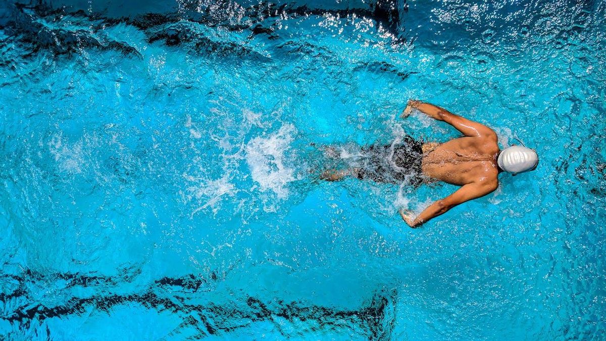 ¿De verdad la natación es el deporte más completo para conservarse en forma?