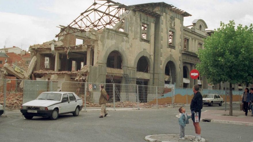 Derribo de la antigua estación de autobuses de Vitoria, solar donde se encuentra actualmente el Artium