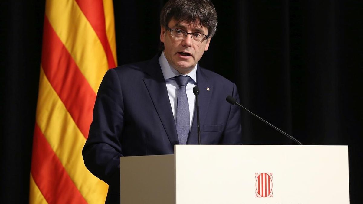 Puigdemont dice ante los masones que Cataluña comparte sus principios de tolerancia, diálogo constructivo y respeto