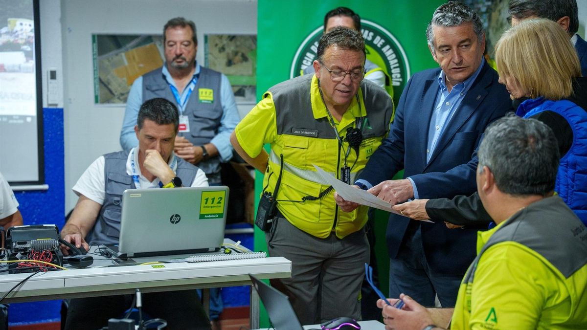 El consejero de Sanidad y Presidencia, Antonio Sanz, en el Puesto de Mando.