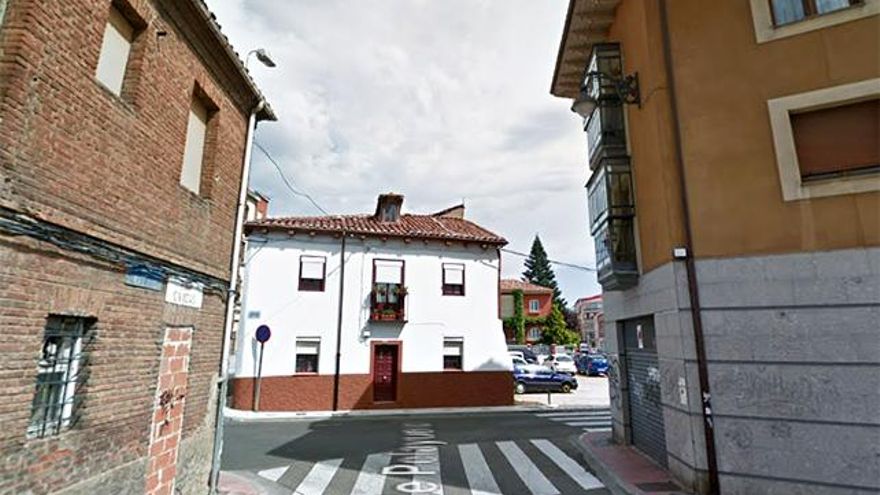 La segunda manzana a derribar (Fernando I con calle Perales) vista desde Alfonso el Justiciero.