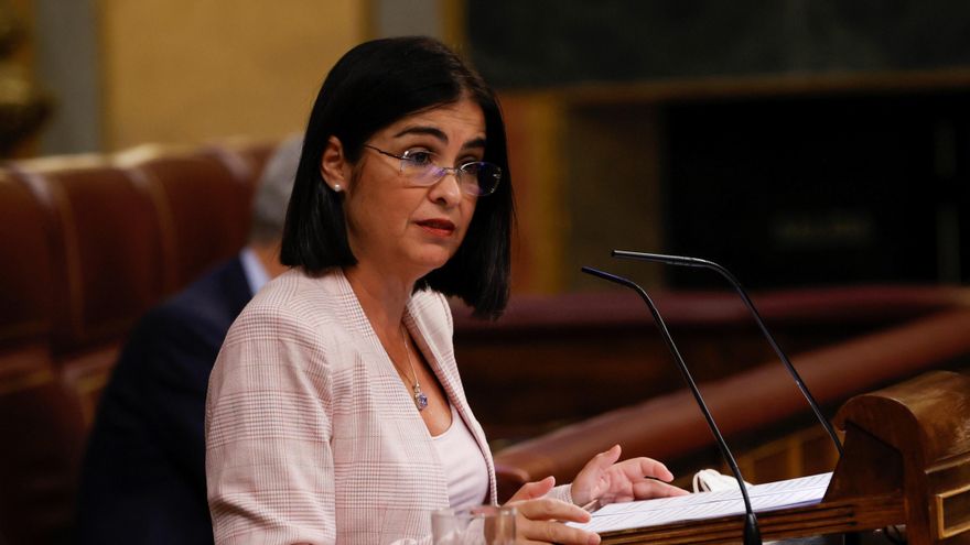La ministra de Sanidad, Carolina Darias, participa en una nueva sesión plenaria este miércoles, en el Congreso de los Diputados, en Madrid. EFE/J.J. Guillén