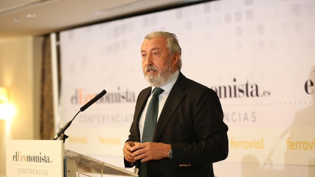 El Gobierno demora a principios de 2018 las medidas para regular el taxi y las VTC