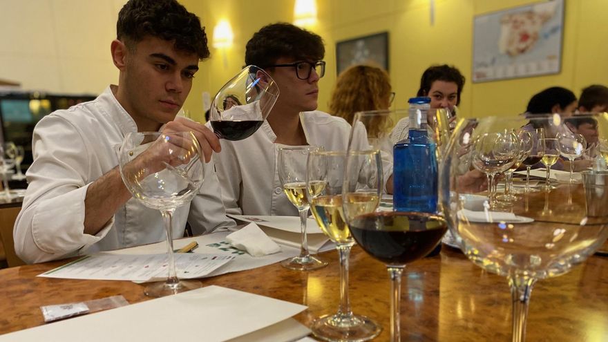 Más de 300 estudiantes de hostelería y restauración se han formado este año en el conocimiento del vino y su consumo responsable
