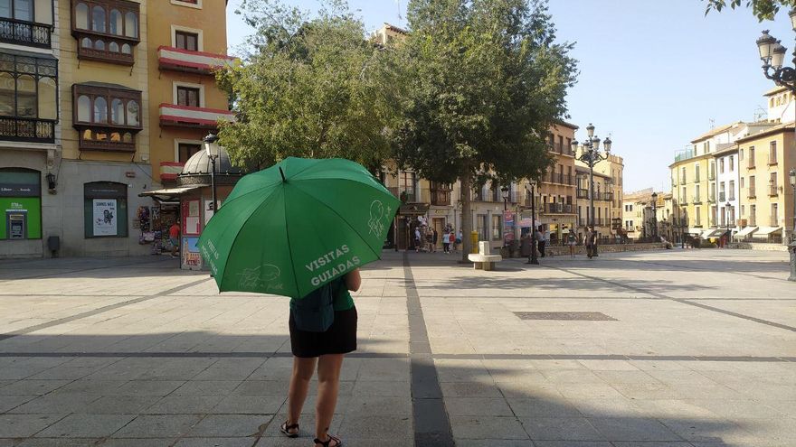 Guías turísticos y la ola de calor: un dilema entre salud y el "bajón importante" de clientes
