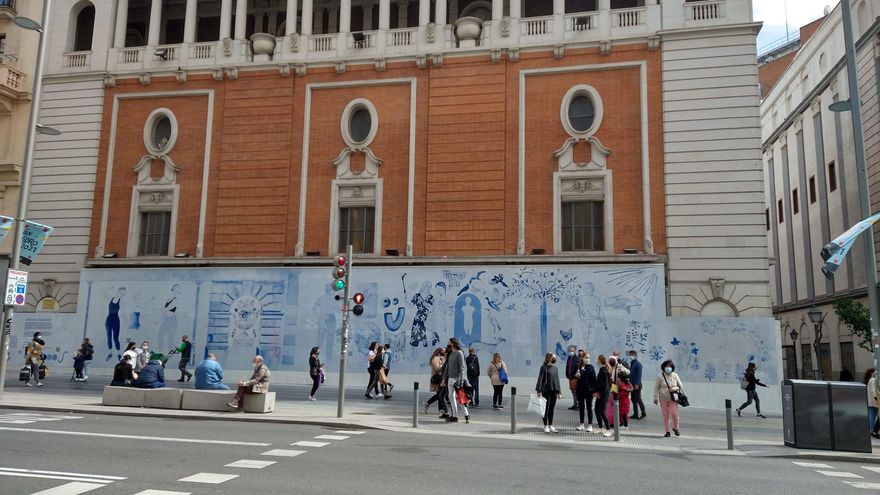 El mural de Los Bravú, en el 35 de Gran Vía