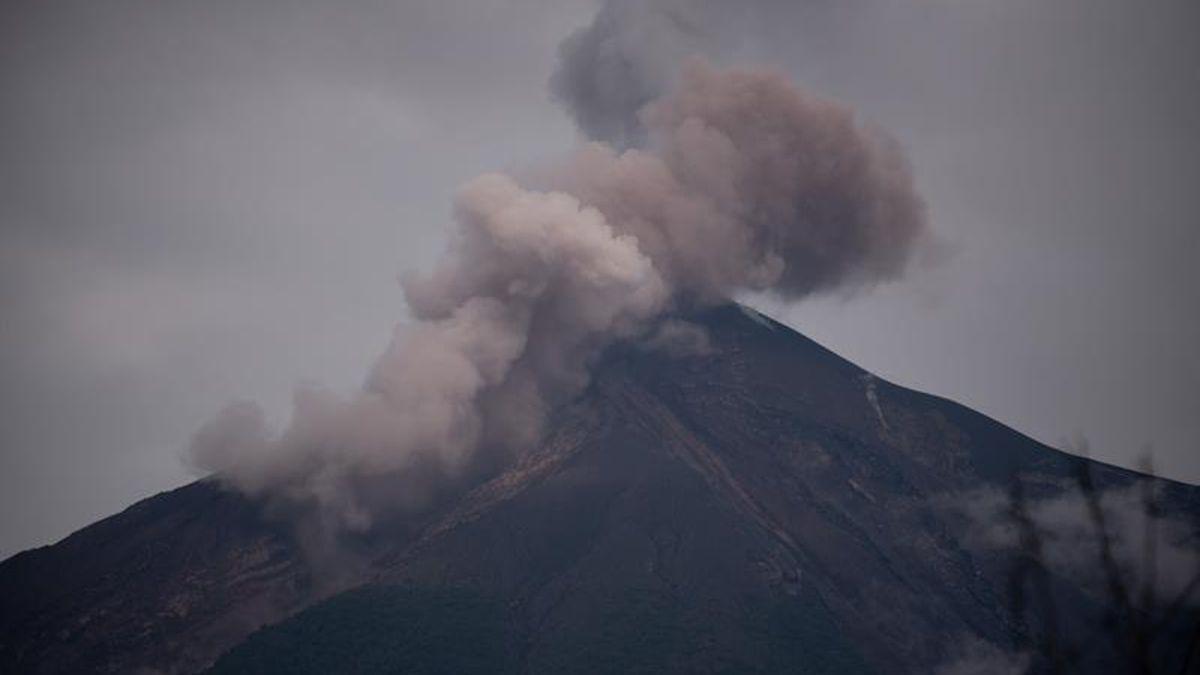 Flujos de material volcánico del volcán de Fuego de Guatemala