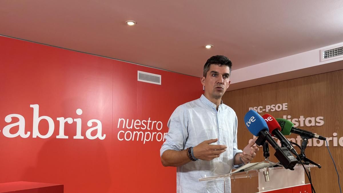 "Santander puede estar muy viva cuando hay turistas, pero puede ser difícil de vivir para quienes estamos aquí todo el año", advierte el portavoz del PSOE