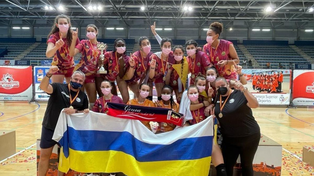 Las jugadoras grancanarias celebrando su victoria.