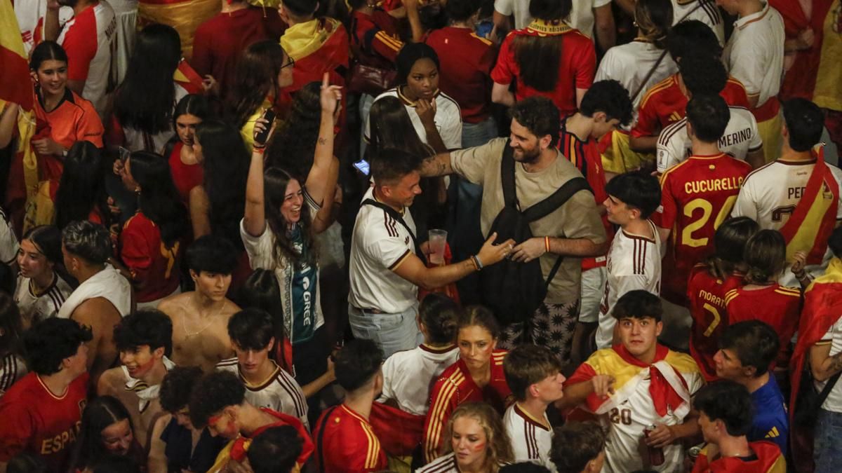 La celebración de los cordobeses en Las Tendillas tras el triunfo de España, en imágenes