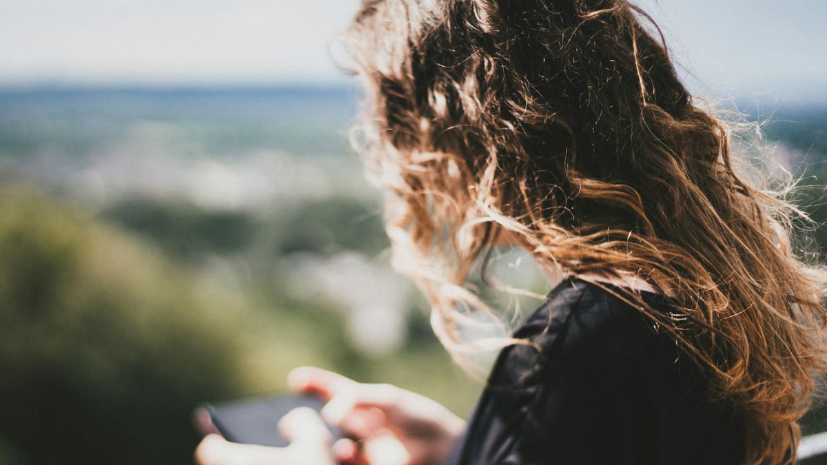 De la extorsión a las apuestas: un psicólogo explica por qué el TDAH multiplica los peligros digitales en la adolescencia