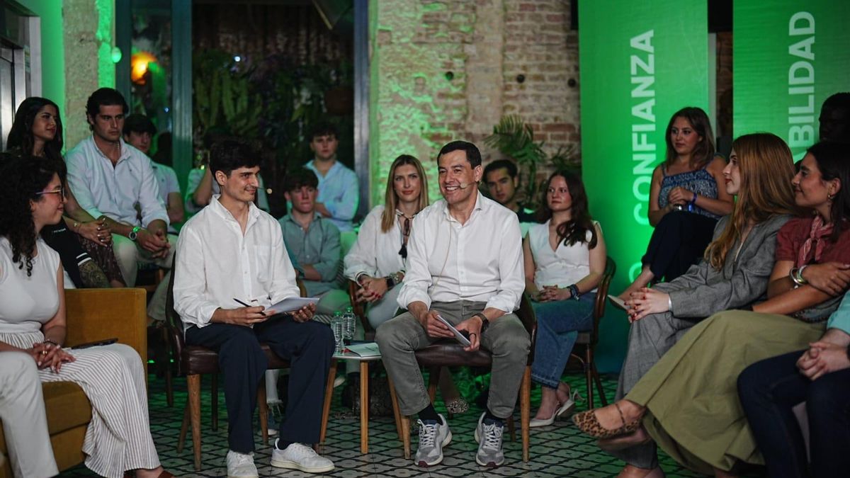 Encuentro de Juanma Moreno con jóvenes en Córdoba.