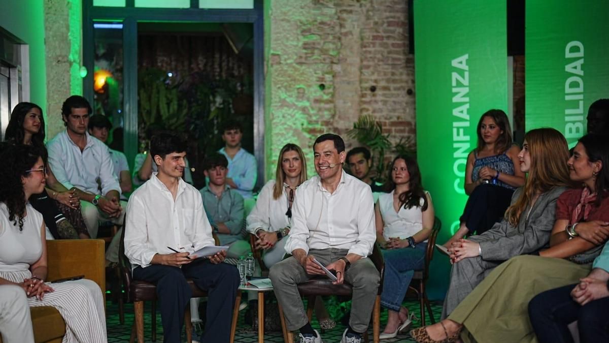 Encuentro de Juanma Moreno con jóvenes en Córdoba.