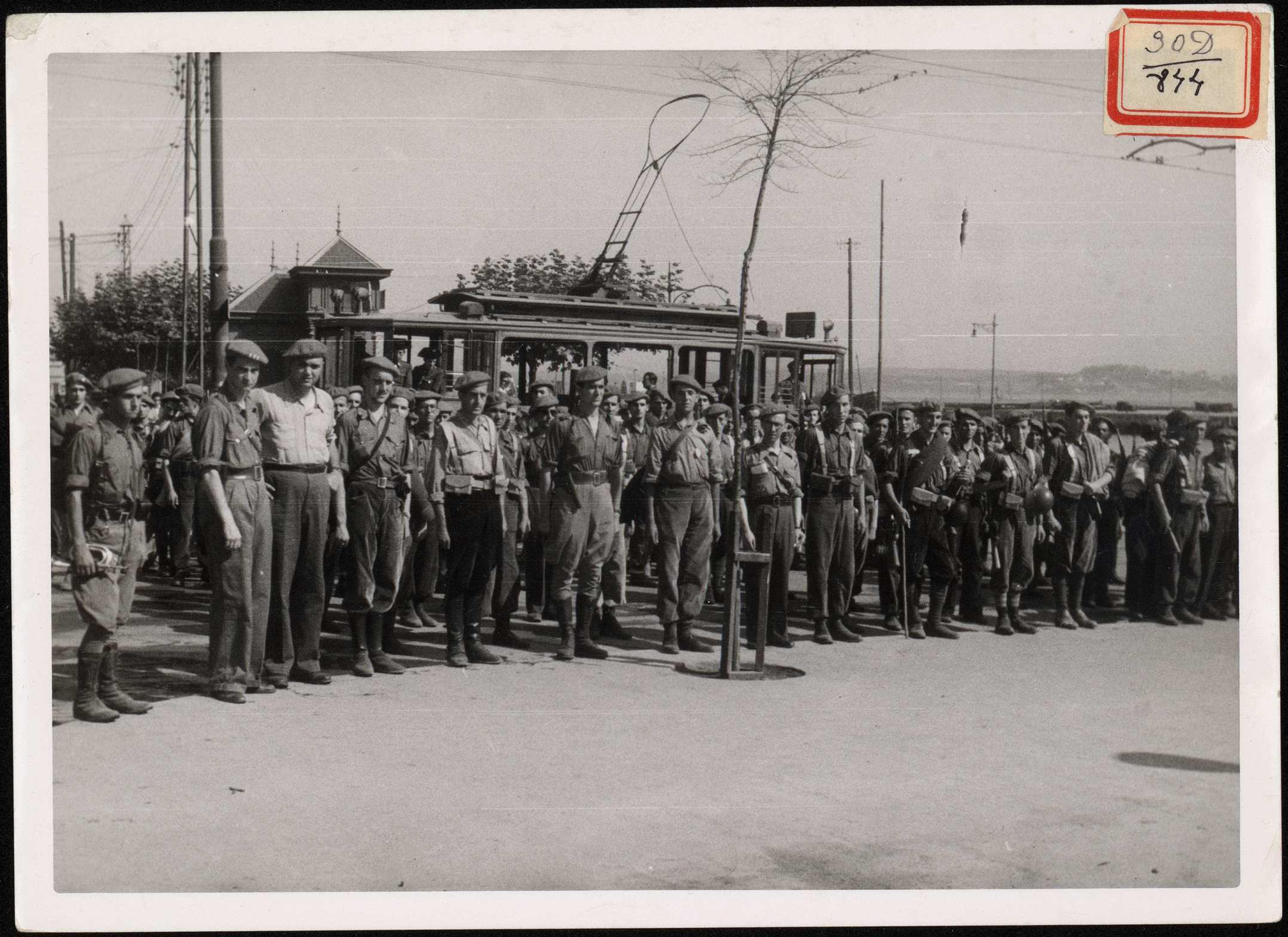 "Una parada en el desfile de los Requerés en Santander". 7 de septiembre de 1937 | Biblioteca Nacional de España