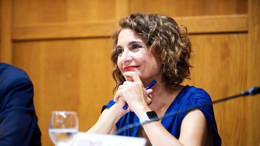 El Gobierno prohibirá a energéticas y bancos que repercutan en los consumidores la subida de impuestos