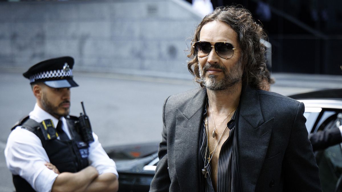 El actor Russell Brand es acusado de dos delitos sexuales más por un tribunal inglés