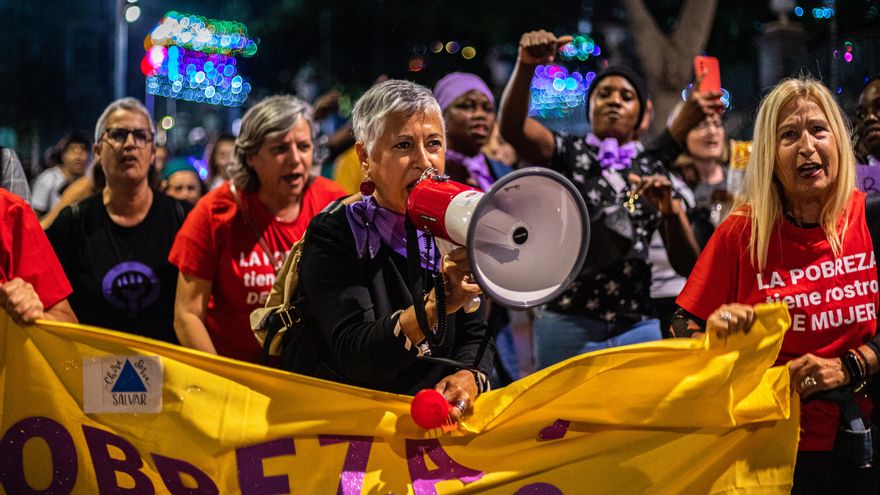 Miles de personas se manifiestan en Santa Cruz de Tenerife este viernes 25 de noviembre en contra de la violencia machista