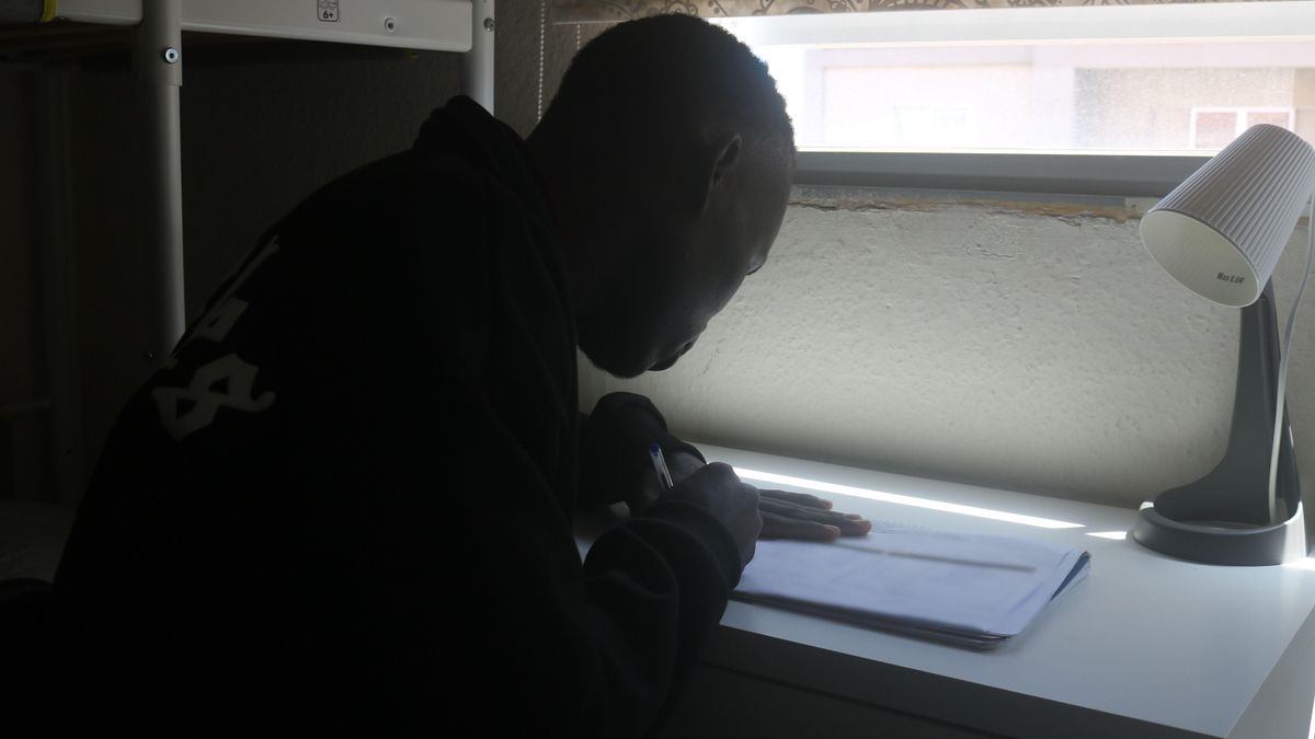 Pape en su habitación.