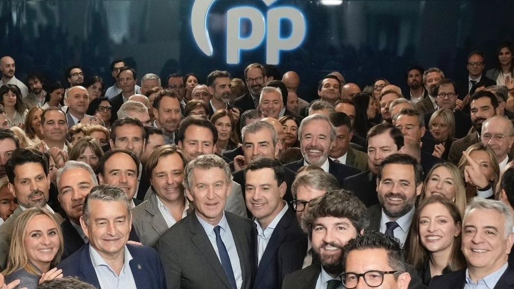 Feijóo pone rumbo a las generales tras el ciclo electoral que confirma su dependencia de Vox: "El cambio está más cerca"